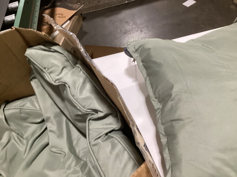 Condition photo showing Good Condition for 2 Seat Cushion green 