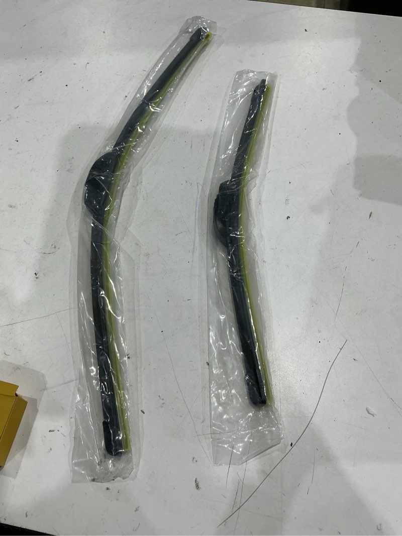 Condition photo showing Good Condition for 24''+17'' front windshield wiper blades compatible with 2006-2012 toyota rav4/2000-2004 toyota avalon oem quality premium all-season automotive replacement wipers (pack of 2) 24"+17"