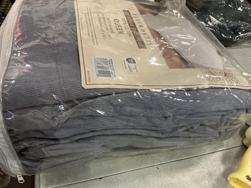 Condition photo showing Good Condition for superior cotton bedspread, jacquard woven matelasse bedding, full, grey - z full grey 03 - z