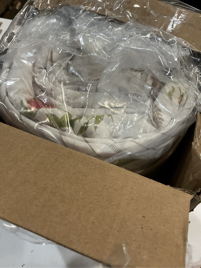 Condition photo showing New/Like New for Bedsure Floral Quilt Set King - Reversible Falling Botanical Quilt Bedding Set, 3 Pieces Lightweight Bedspread, Soft Microfiber Coverlet with 2 Pillow Shams for All Seasons (106"x96") 12 - Whisper White King / Cal King