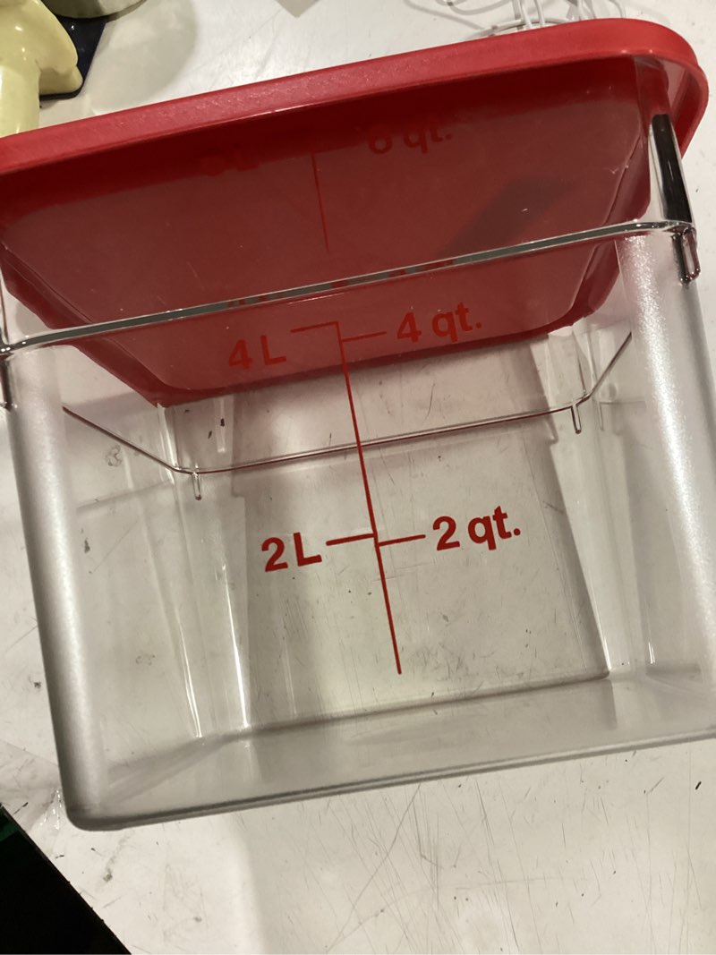Condition photo showing Good Condition for cambro 6sfscw135 camsquare food container, 6-quart, polycarbonate, clear, nsf with lid