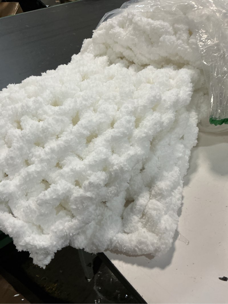 Condition photo showing Good Condition for carriediosa chunky knit throw blanket 50" x 60", 100% hand made large chenille loop yarn soft fluffy throws for couch sofa bed, big crochet cozy heavy thick cable woven blankets, snow white