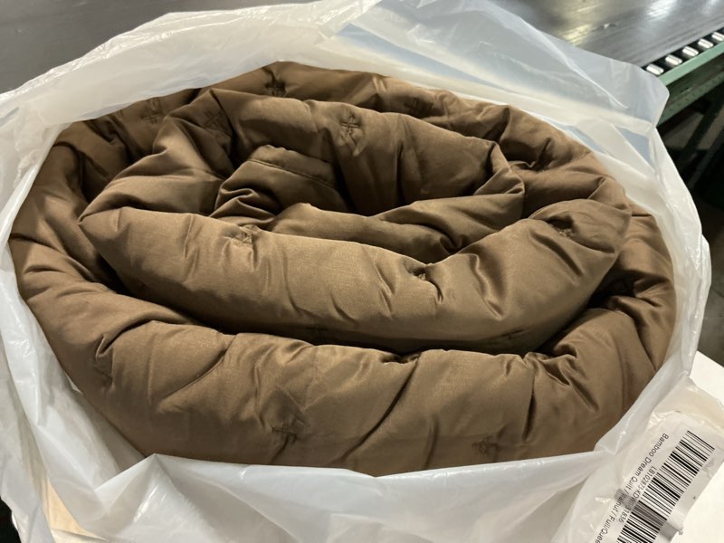 Condition photo showing Good Condition for bamboo dream quilt full/queen color walnut
