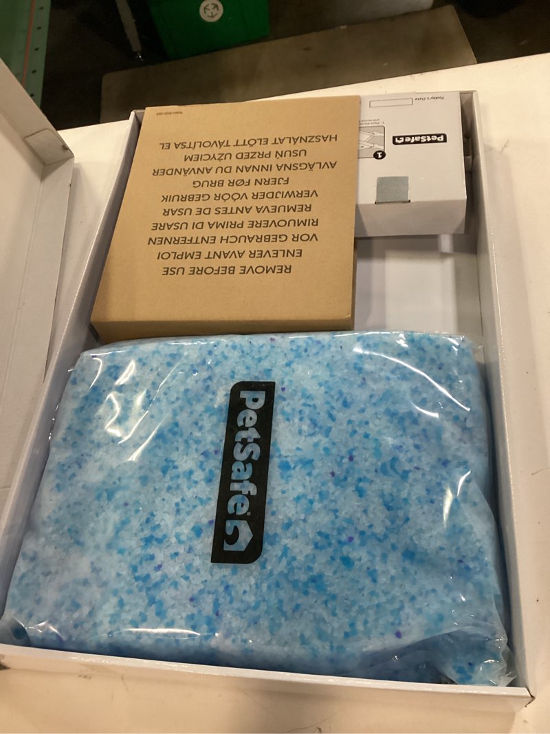 Condition photo showing As Is for petsafe scoopfree crystal disposable crystal fresh scent cat litter trays - blue - 3pk