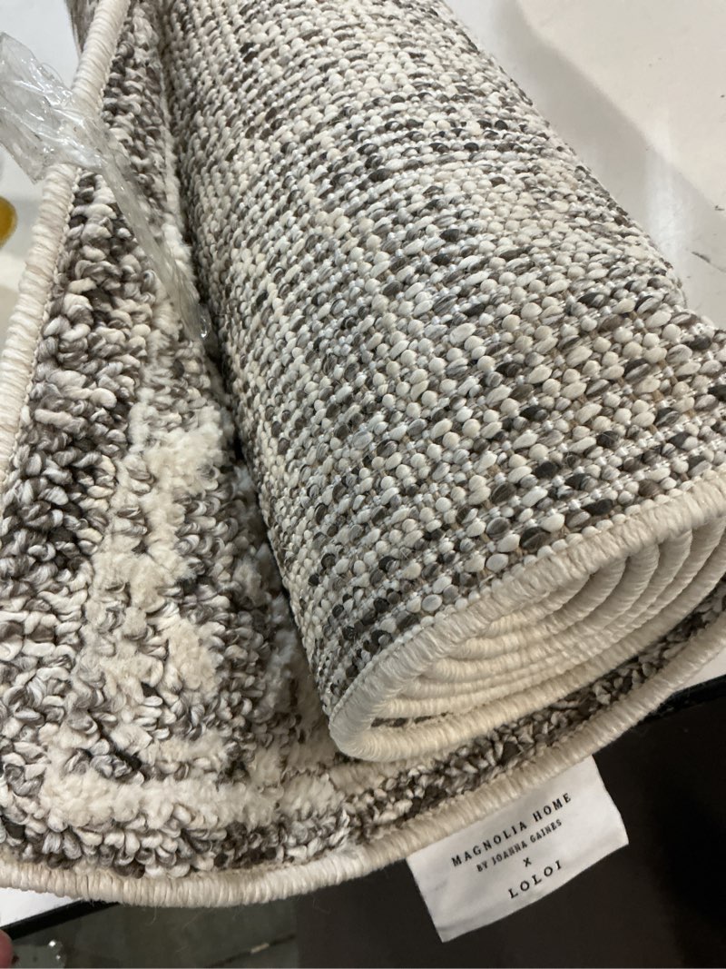 Condition photo showing Good Condition for loloi magnolia home by joanna gaines gigi collection gig-02 ivory/stone 2'-7" x 7'-6" runner rug rectangular ivory / stone 2'7" x 7'6" (rectangular)