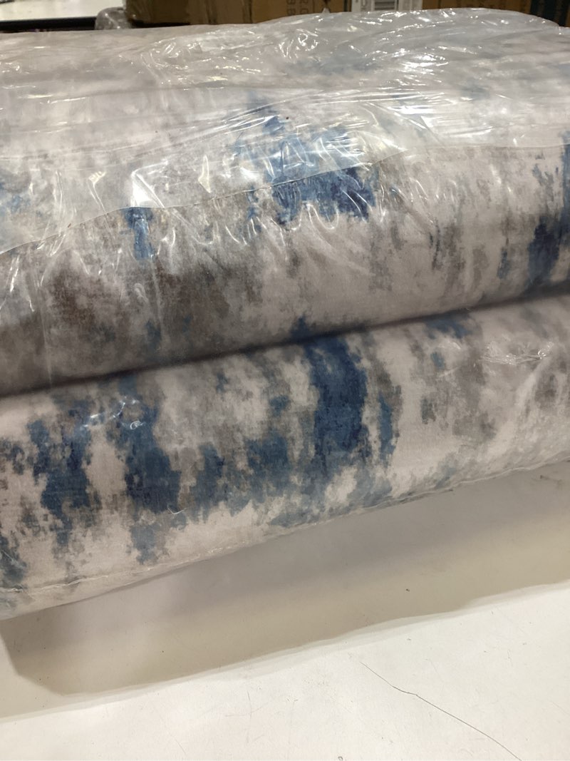 Condition photo showing Good Condition for rug area rugs for living room