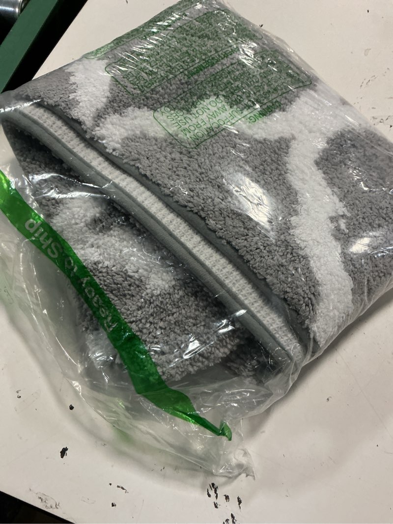 Condition photo showing Good Condition for 36x24 olanly bathroom rugs, soft and absorbent microfiber bath rugs, non-slip shaggy shower carpet, machine wash dry, bath mats for bathroom floor, tub and shower, grey 36\" x 24\" grey