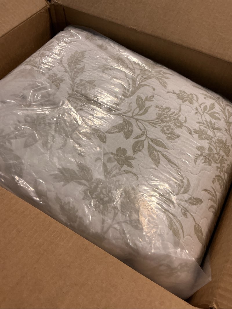 Condition photo showing Good Condition for laura ashley - king quilt set, soft cotton bedding with reversible design, medium weight for year round use, 3 piece bed set with matching pillowcases (amberley beige) beige king