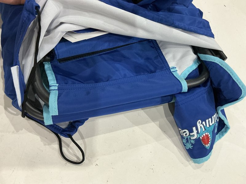 Condition photo showing Good Condition for sunnyfeel silla de camping para niños, portátil, plegable, de aluminio, ligera, con soporte para tazas, bolsillo para playa, viaje, picnic, concierto, silla plegable para campamento con correas de mochila
