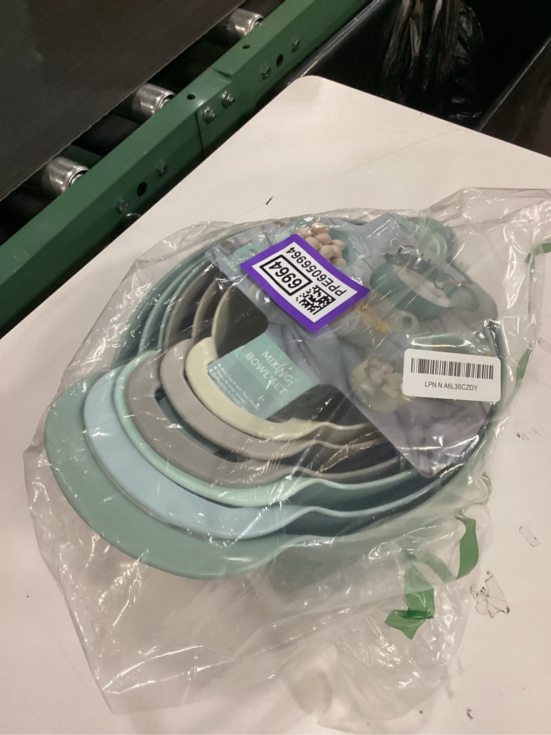 Condition photo showing New/Like New for COOK WITH COLOR Nesting Plastic Mixing Bowl Set with Pour Spouts and Handles, Mint, 6 Piece Non-Slip Mint 6 Piece Non-Slip