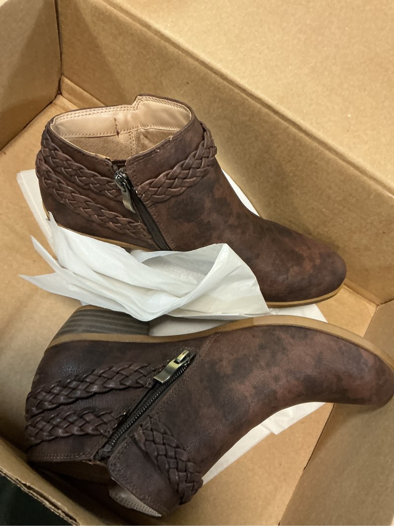 Condition photo showing New/Like New for lifestride women's, adriana ankle boots 9 brown