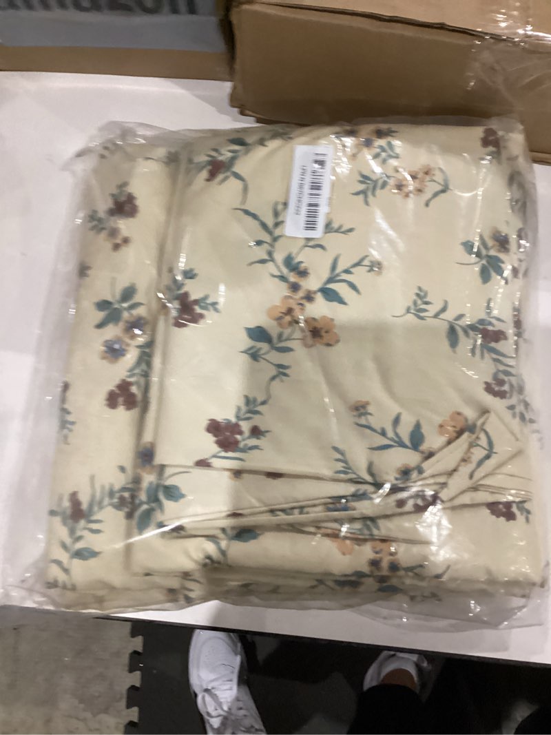 Condition photo showing As Is for jane yre floral twin duvet cover, brushed microfiber 3 pieces bedding set, garden style vintage floral twin duvet cover flower, with zipper closure, luxury soft breathable comfy floral-3 twin(68" x 90")
