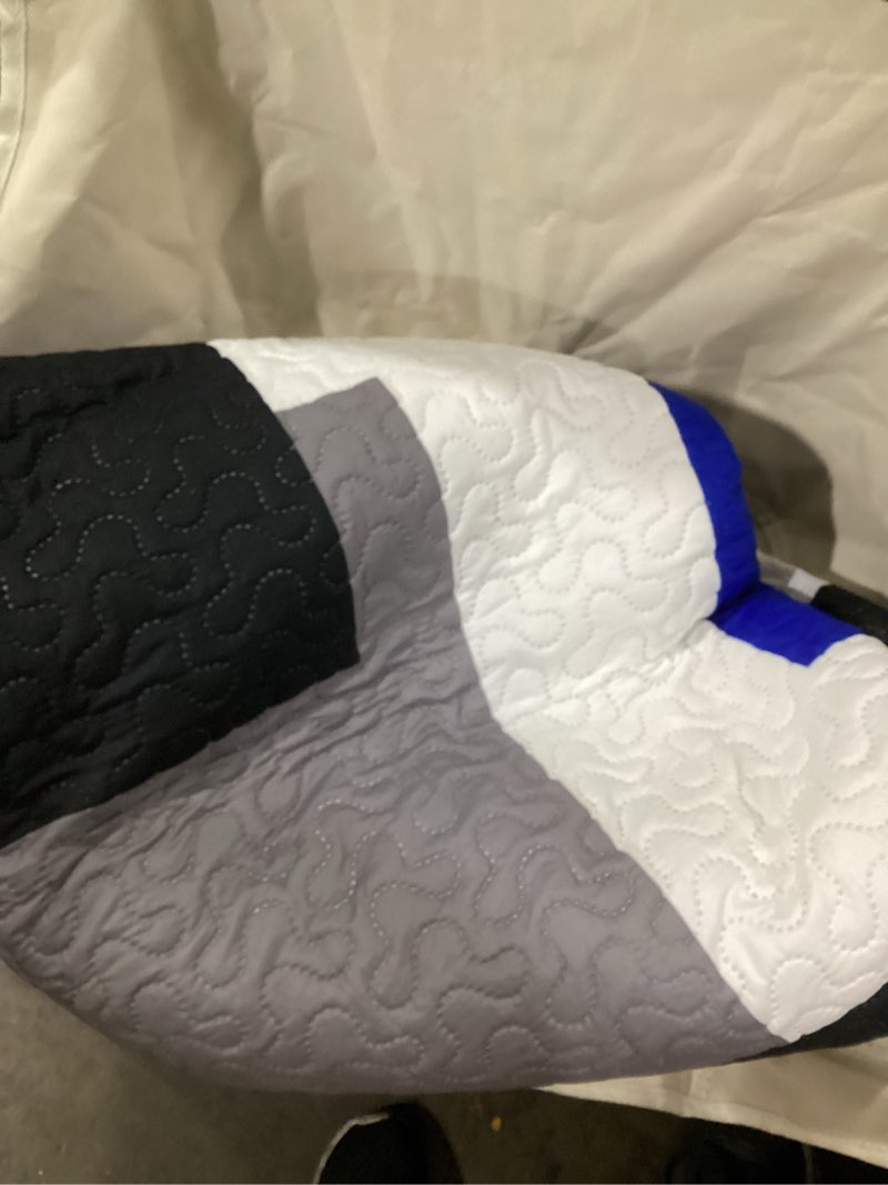 Condition photo showing Good Condition for tyrot 2 piece blue white grey quilt set twin size black white geometric reversible bedding set microfiber lightweight bedspread coverlet with 1 sham modern bed covers for all season, 68''x86'' blue twin