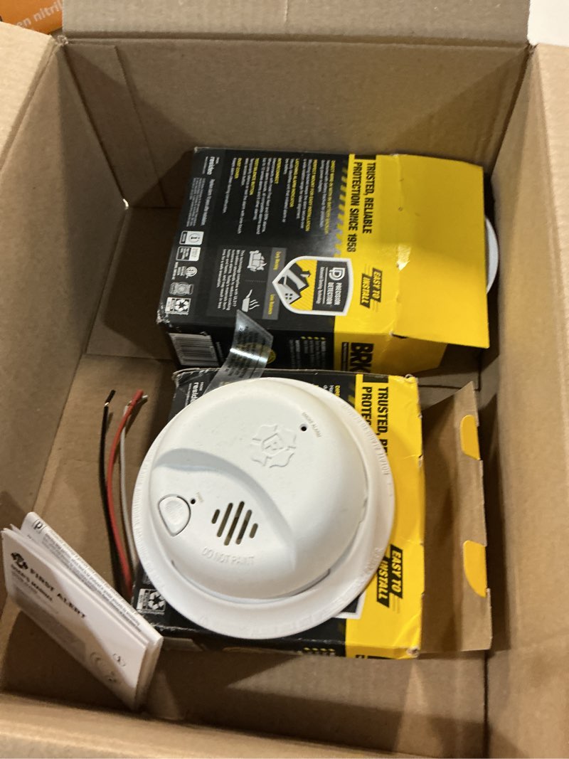 Condition photo showing As Is for first alert smi100-ac, hardwire interconnect smoke alarm with battery backup, 3-pack