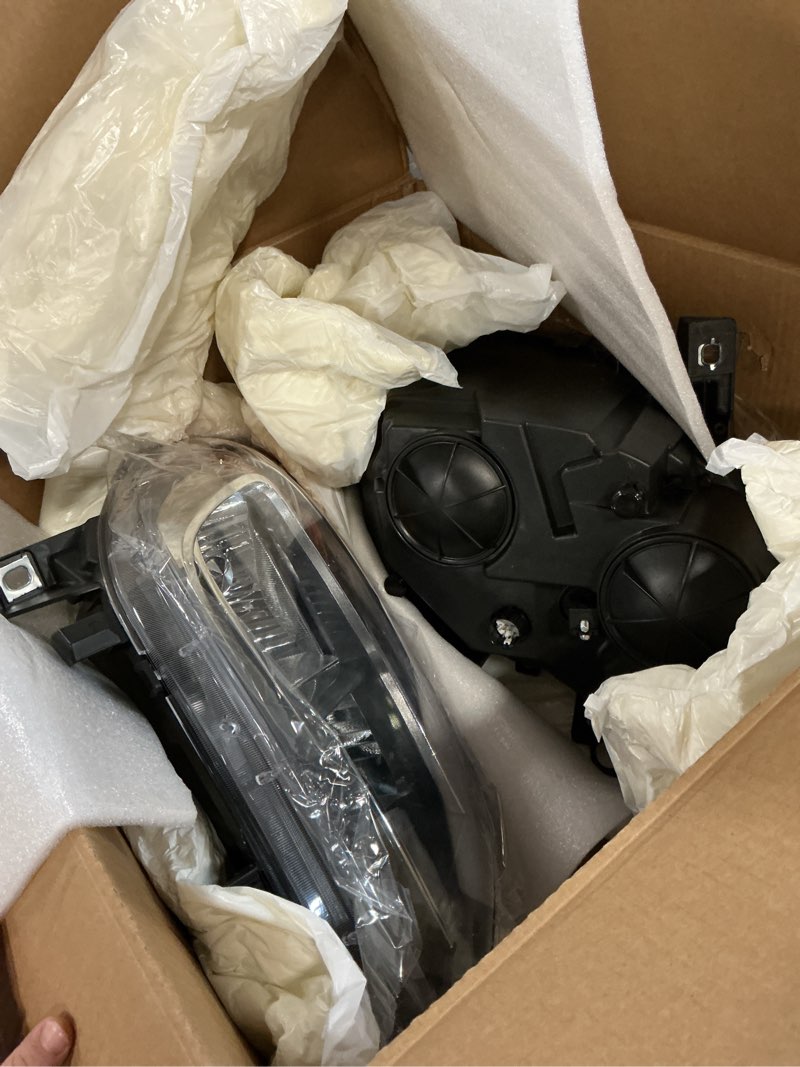 Condition photo showing Good Condition for 5 Pins Headlight Assembly w/o DRL Compatible with Dodge RAM Promaster 1500 2500 3500 2014-2022 Headlamp, Replacement for 68154588AK 68154589AK, Black Housing Amber Corner Black Housing Amber Corner W/O DRL