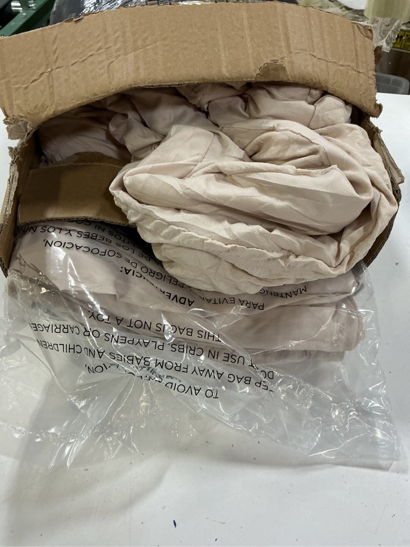 Condition photo showing Good Condition for HYMOKEGE Ivory Full Size Comforter Sets Seersucker 7 Pieces, All Season Luxury Bed in a Bag for Bedroom, Bedding Set with Comforters, Sheets, Pillowcases & Shams Full(82"x86") Ivory