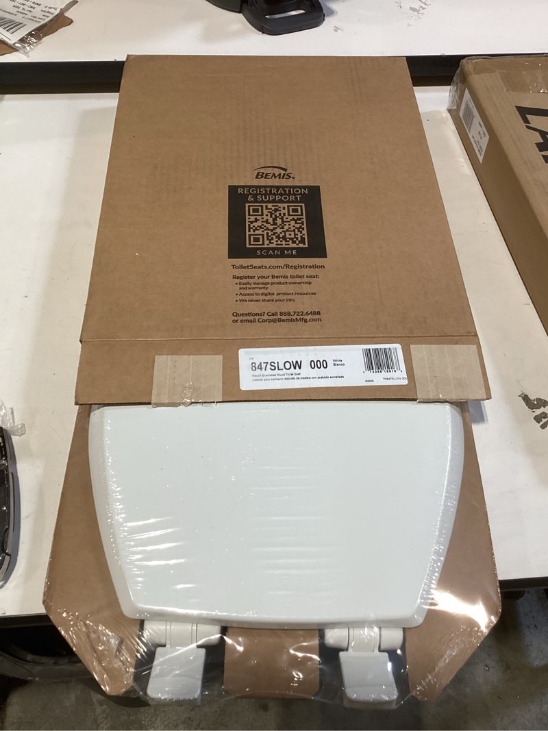 Condition photo showing New/Like New for mayfair cassel slow close toilet seat, easy clean, non slip premium wood seat, easy install, made in usa, round, white
