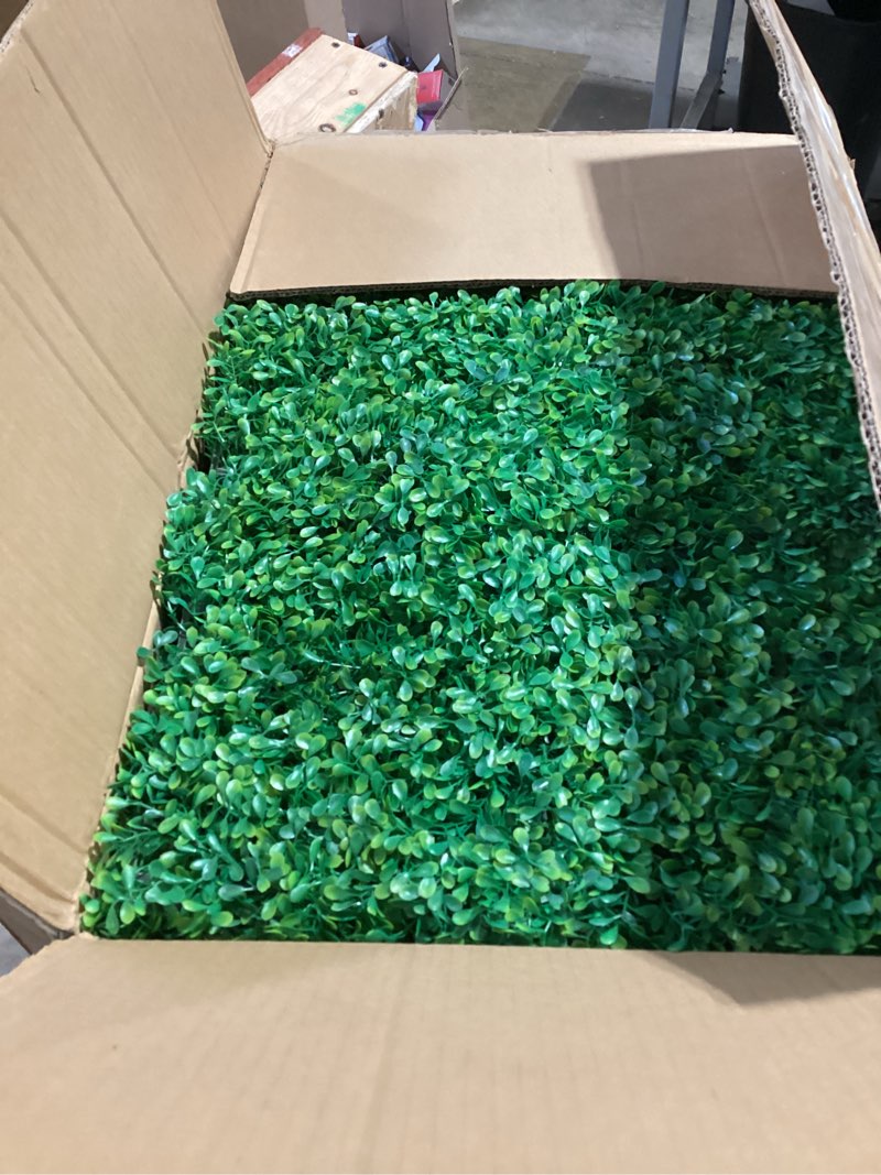 Condition photo showing Good Condition for boxwood panels artificial grass wall panel privacy fence 12pcs 16"x24" boxwood hedge wall panels with uv protection for outdoor indoor fence garden balcony patio backyard greenery walls (16"x24")