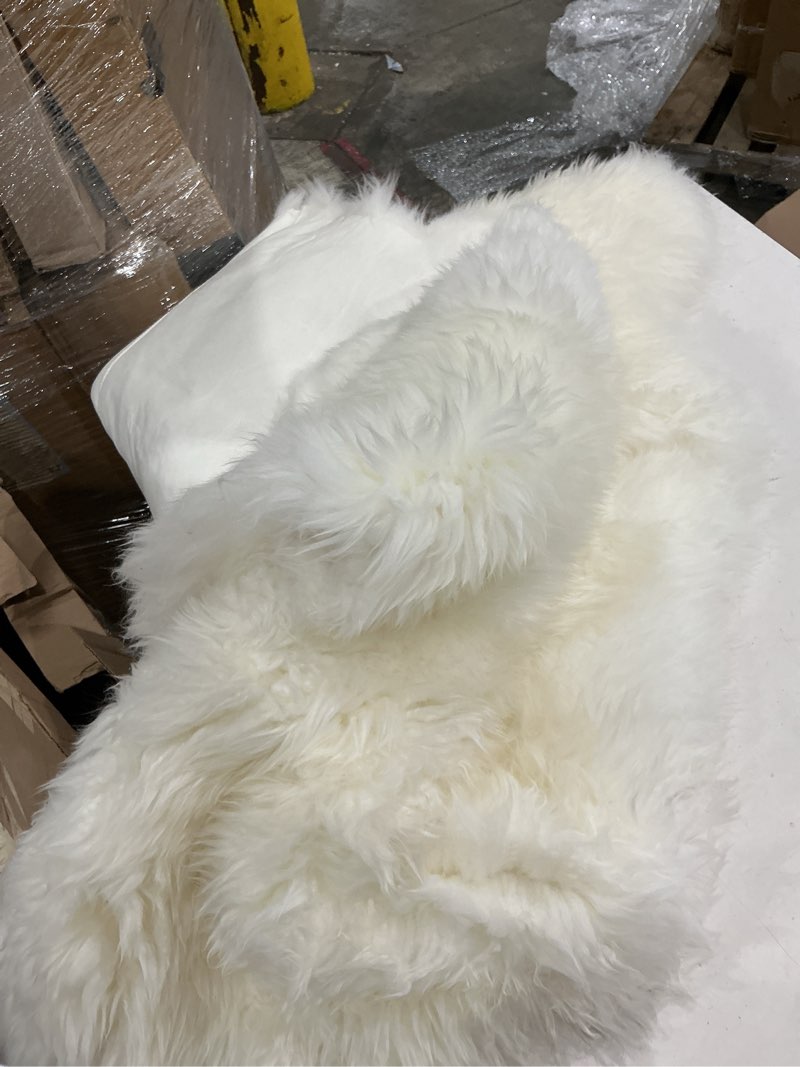 Condition photo showing As Is for sheepskin rug, fluffy shaggy area rug, super soft 48‘’ x 72‘’ sheepskin rug, decorative rugs for bedroom, children's room, living room (pearly white, 48”×72”) 4' x 6' (sheepskin shape) pearly white