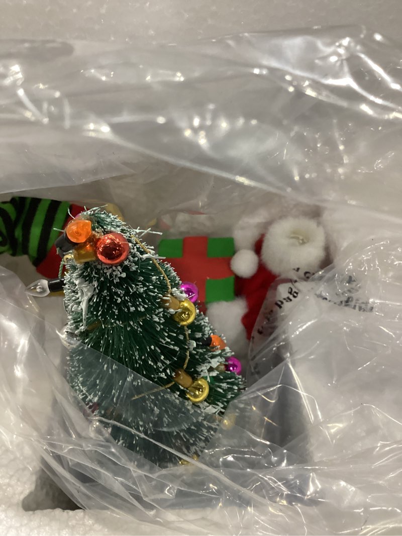 Condition photo showing As Is for Kurt Adler Peanuts© Snoopy & Woodstock Table Piece