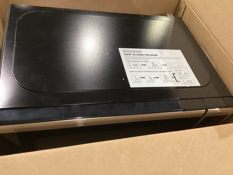 Condition photo showing Good Condition for black+decker em720cb7 digital microwave oven with turntable push-button door, child safety lock, 700w, stainless steel, 0.7 cu.ft 0.7 cu. ft.