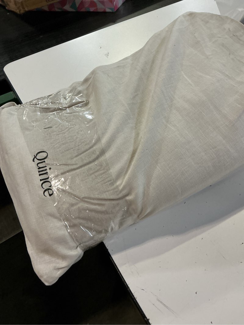 Condition photo showing Good Condition for european linen sheet set solid: natural chambray(size queen)