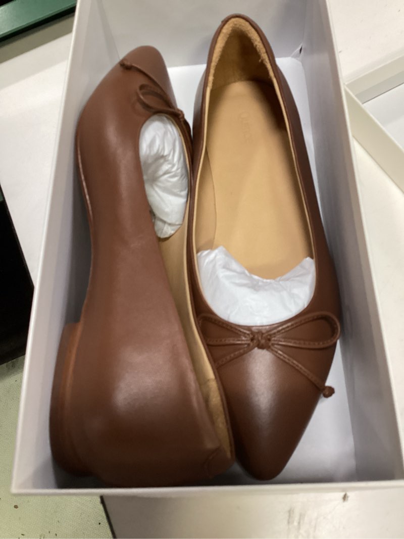 Condition photo showing Good Condition for quince italian leather pointed bow flat, 7.5, cognac