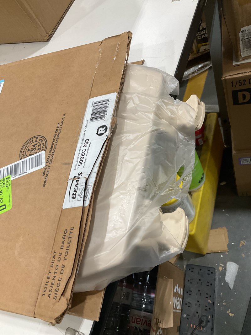 Condition photo showing Good Condition for Bemis 500EC 068 Molded Wood Round Toilet Seat with Easy Clean and Change Hinge, 1 Pack, Fawn Beige Fawn Beige Round