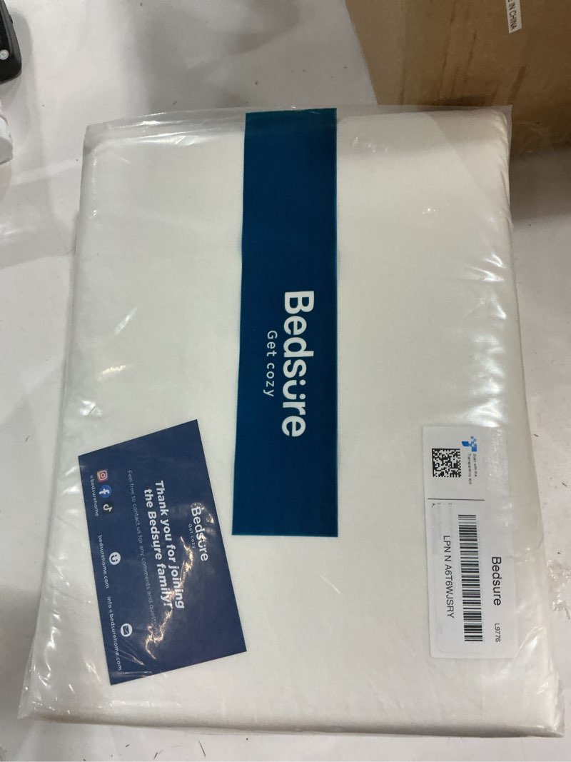 Condition photo showing New/Like New for Bedsure 100% Washed Cotton Duvet Cover Queen Size - Natural White Minimalist Cotton Duvet Cover Linen Like for All Seasons - GentleSoft™ Plain Simple Bedding (Natural White, Queen, 90"x90") Queen (90" x 90") 00 - Natural White (No Comforter)