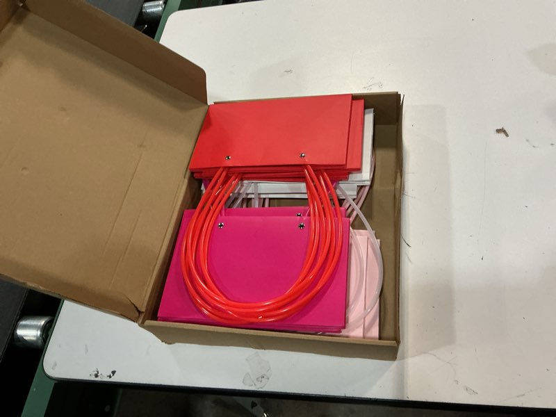 Condition photo showing New/Like New for Geyoga 12 Pcs Flower Boxes for Arrangements Kraft Paper Gift Bags with Handle Waterproof Lining Flower Floral Bouquets Bags for Mother's Day Graduation Wedding Anniversary Birthday Gift(4 Colors)