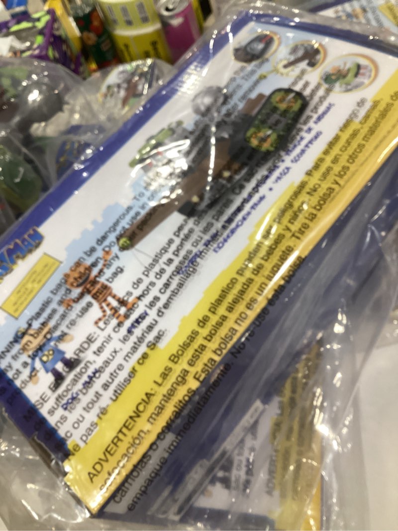 JAKKS Dog Man Squirrel Tank Shooter Vehicle Playset with Petey and Dog Man Action Figures