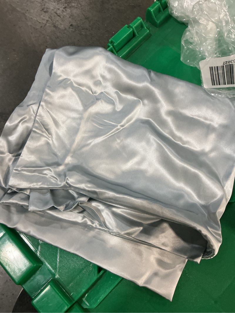 Condition photo showing Good Condition for 100% mulberry silk pillowcase, king, light blue