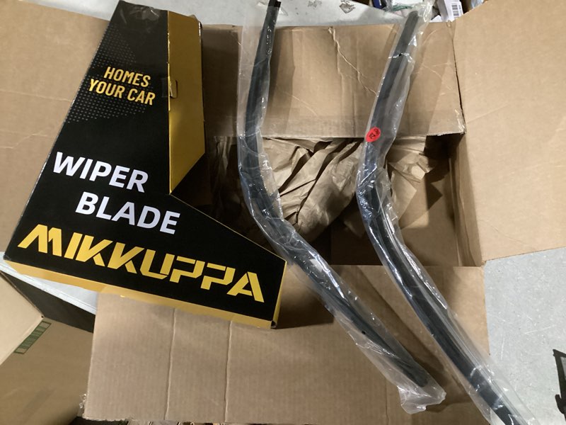 Condition photo showing Good Condition for Similar to : RACOONA OEM QUALITY Premium All-Season Windshield Wiper Blades,Pack of 2 Durable Stable And Quiet Windshield Wiper Blades,Automotive Replacement Winshield Wipers For My Car (24\"+20\")