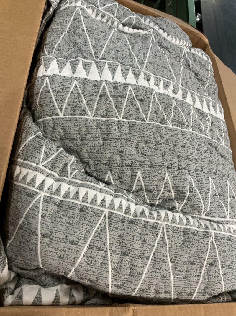 Condition photo showing Good Condition for andency twin quilt set grey, 2 pieces boho lightweight soft striped bedspread for all season (68"x86"), gray printed bohemian polyester reversible coverlet comoforter sets 01 - grey twin (68*86 in)