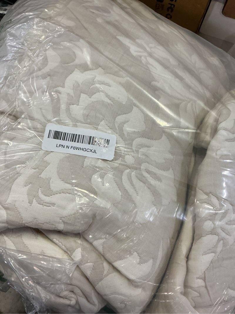 Condition photo showing Good Condition for exclusivo mezcla cotton quilts king size beige, soft lightweight bedspread breathable prewashed bed coverlet with 2 pillow shams, boho pattern yarn dyed muslin quilt bedding set for all seasons beige king(104"x92")