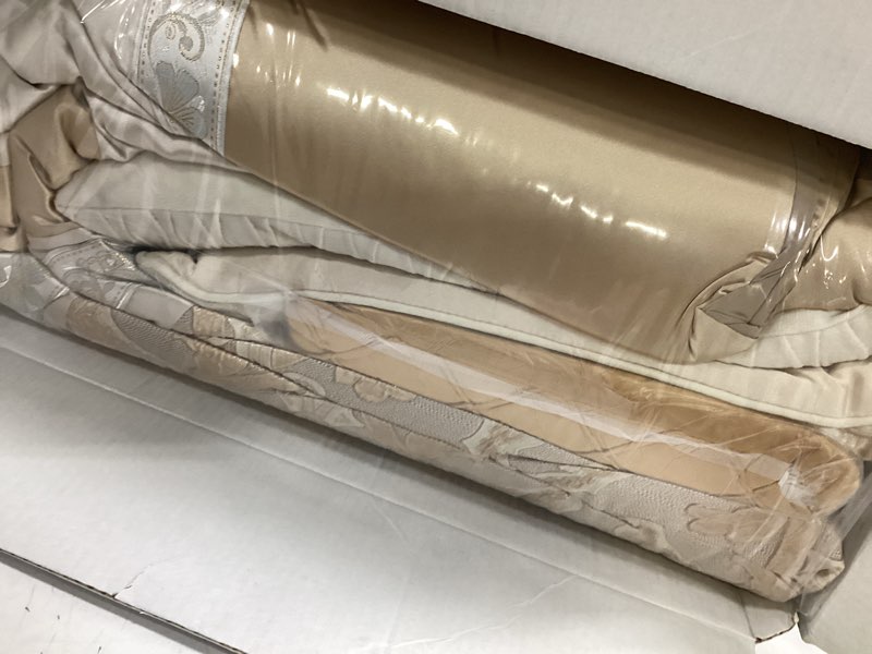 Condition photo showing Good Condition for bedduvit luxury 7 piece bed in bag, vintage damask jacquard thick queen comforter set, luxurious genuine patchwork design all season bedding set with bed skirt, decor pillows, shams, gold/beige/cream queen (90"*90") gold/beige/cream