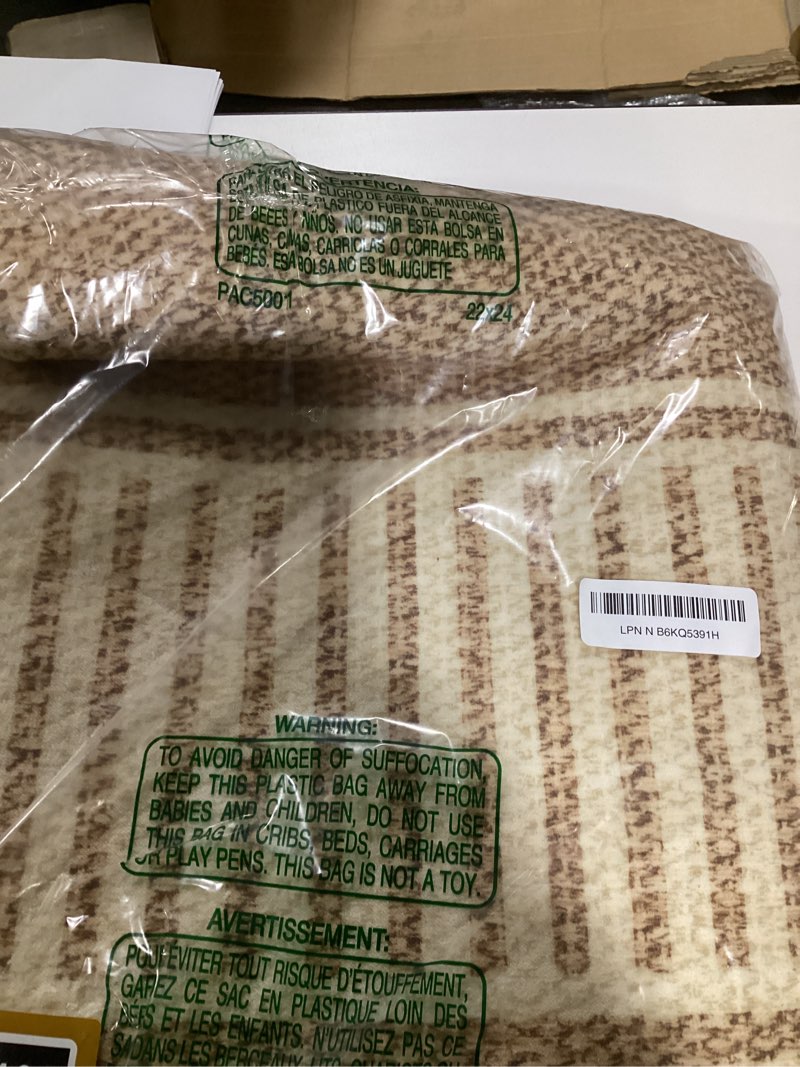 Condition photo showing New/Like New for GarveeHome Washable Rug 5x7 for Bedroom Large Living Room Rug with Rubber Backing Casual Striped Border Throw Carpet Modern Contemporary Area Rug for Dining Room Nursery Entry, Khaki Khaki 5' x 7' (Rectangular)