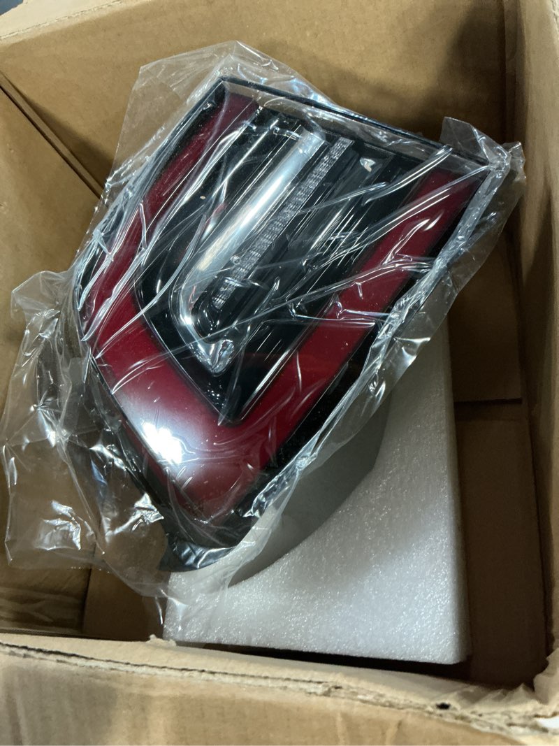 Condition photo showing Good Condition for dasbecan 3pin passenger side rear tail light compatible with 2017-2023 tesla model 3 outer right side brake led tail lamp replaces# 1077398-00-g 1077398 (red signal)