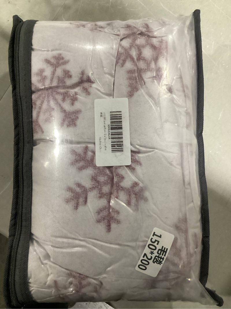 Condition photo showing Good Condition for (Similar to photo)Christmas Throw Blanket Grey Snowflake Throw Blanket Christmas Decorative Plush Blankets Winter Holiday Plush Blankets Fuzzy Cozy Soft Warm Fleece Blankets for Couch Bed Sofa60 X 80inch 60''x80'' Grey Snowflake