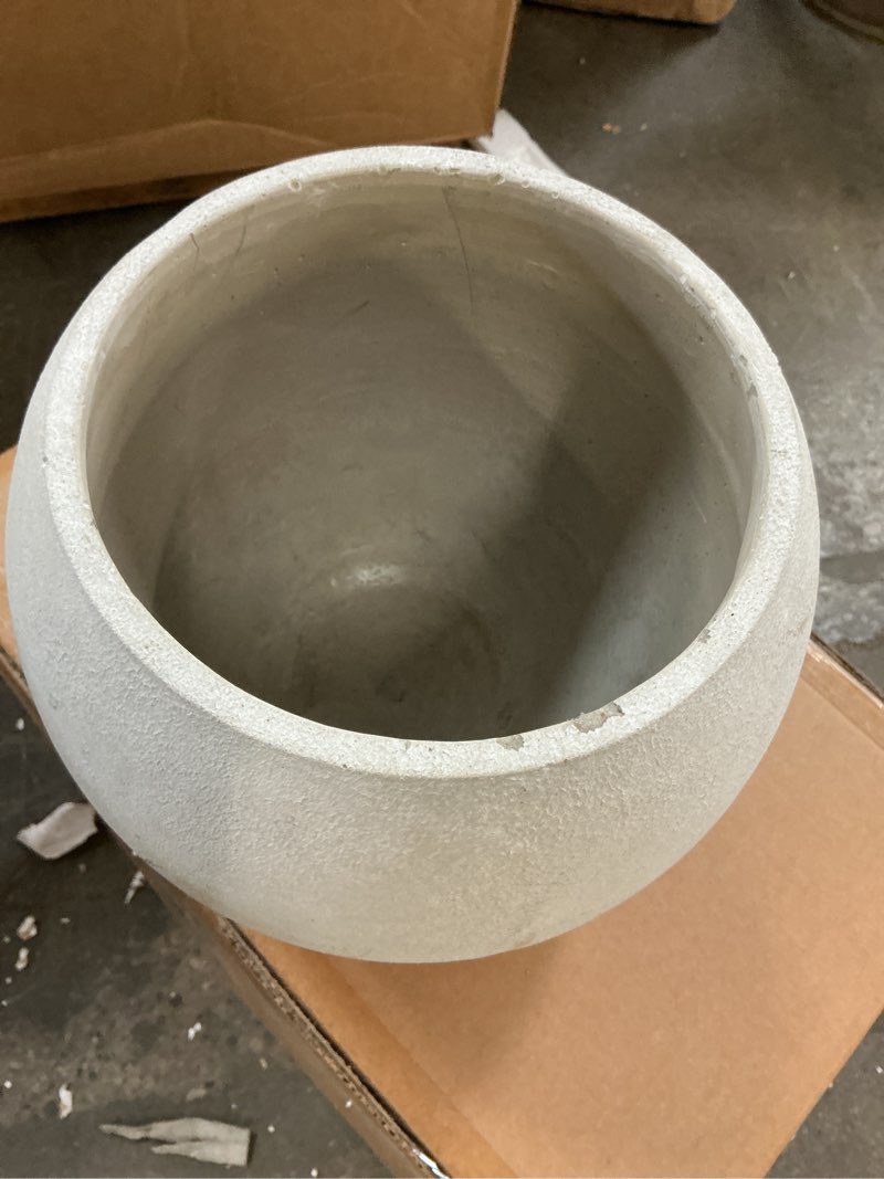 Condition photo showing Good Condition for modern bowl planteh 
