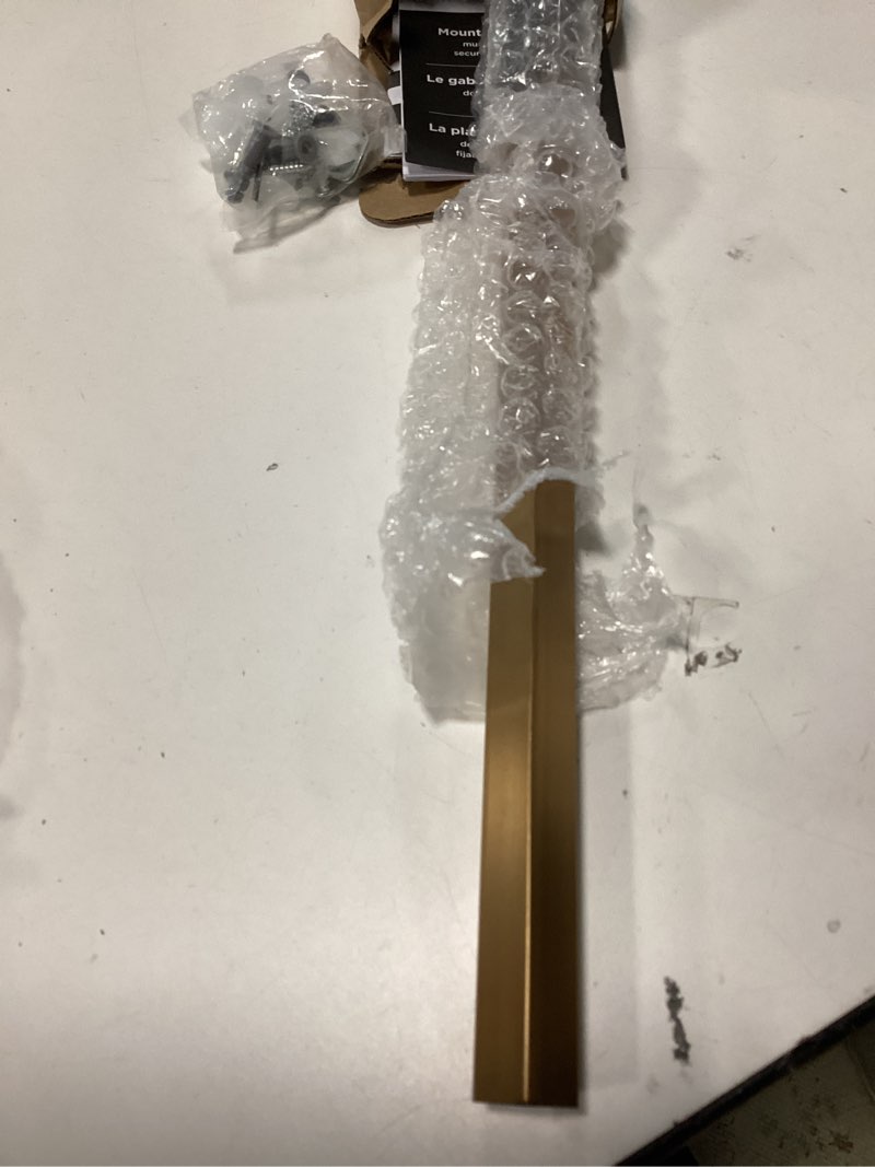 Condition photo showing Good Condition for Amerock BH36093CZ | Champagne Bronze Towel Bar | 18 in (457 mm) Towel Rack | Stature | Bathroom Towel Holder | Bathroom Hardware | Bath Accessories