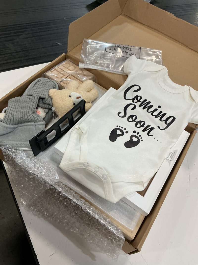 Condition photo showing Good Condition for 9 pcs pregnancy announcement set pregnancy reveal ideas felt letter board baby bodysuit booties photo frame bear plush wood blocks for coming soon baby announcement(black)