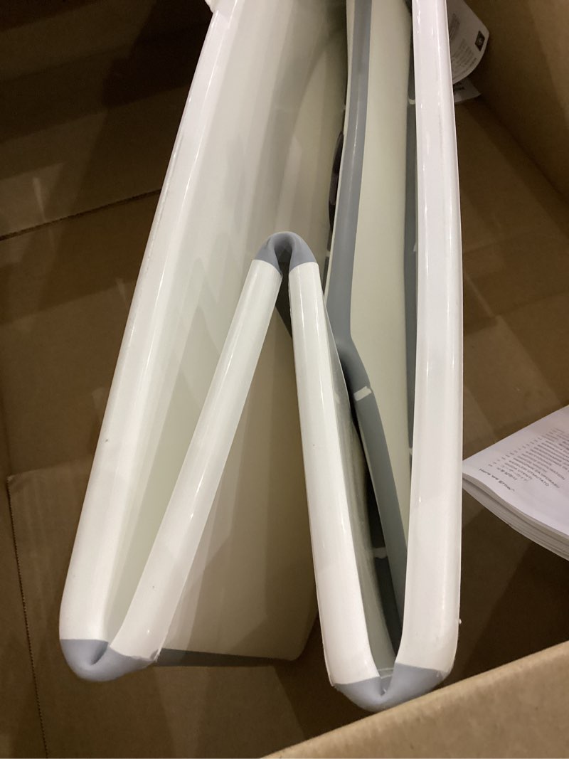 Condition photo showing Good Condition for Xl foldable baby bath tub