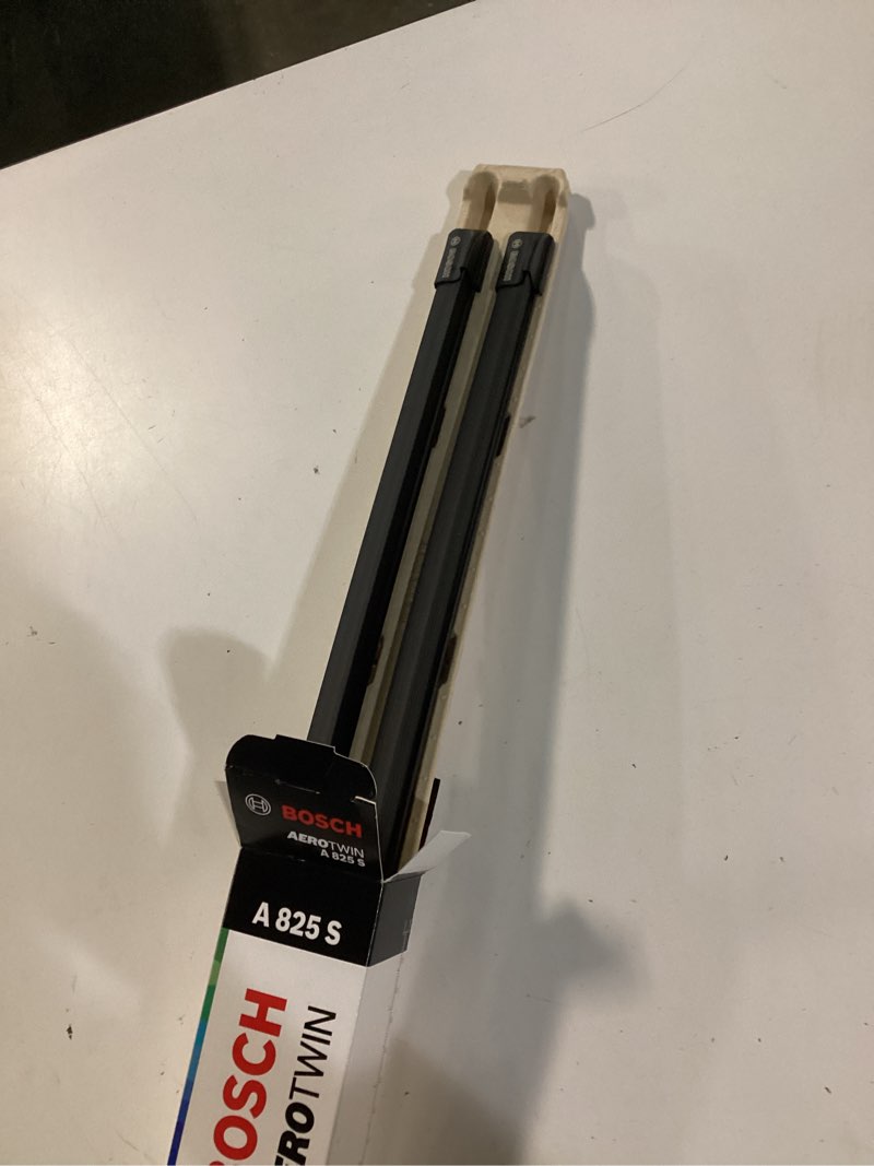 Condition photo showing New/Like New for bosch 3397009825 aerotwin oe replacement wiper blade set of 2 combo pack - (24" & 24") combo pack (24" & 24") top lock large