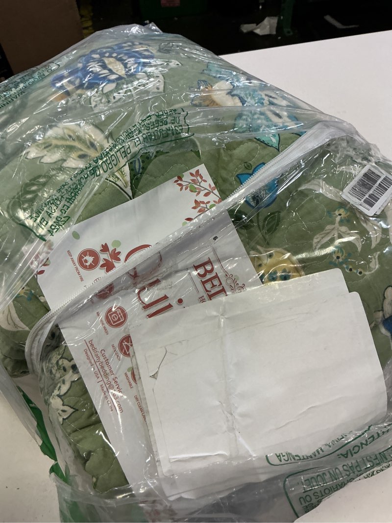 Condition photo showing Good Condition for bedifany california king quilt bedding set - cotton lightweight bedspread with floral pattern, 108x118 inch all season oversized king size coverlet set, 3 piece (quilt + 2 pillow shams) e-segovia california king (108 * 118 in)