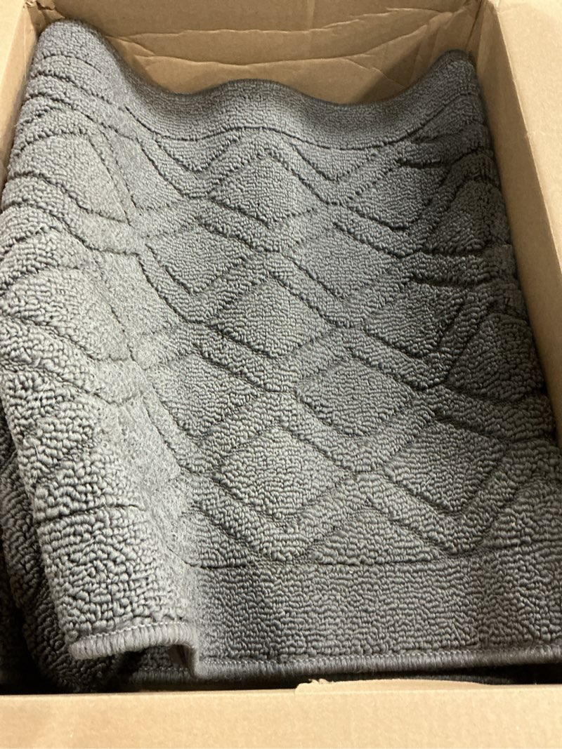 Condition photo showing Good Condition for grey bath rug 2 pack