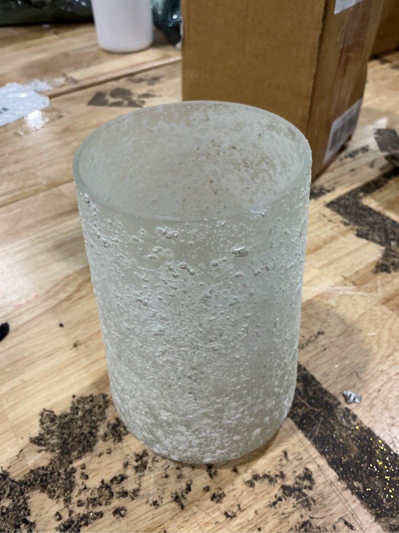 Condition photo showing Good Condition for park hill collection ecl10002 halcyon frosted glass vase, small