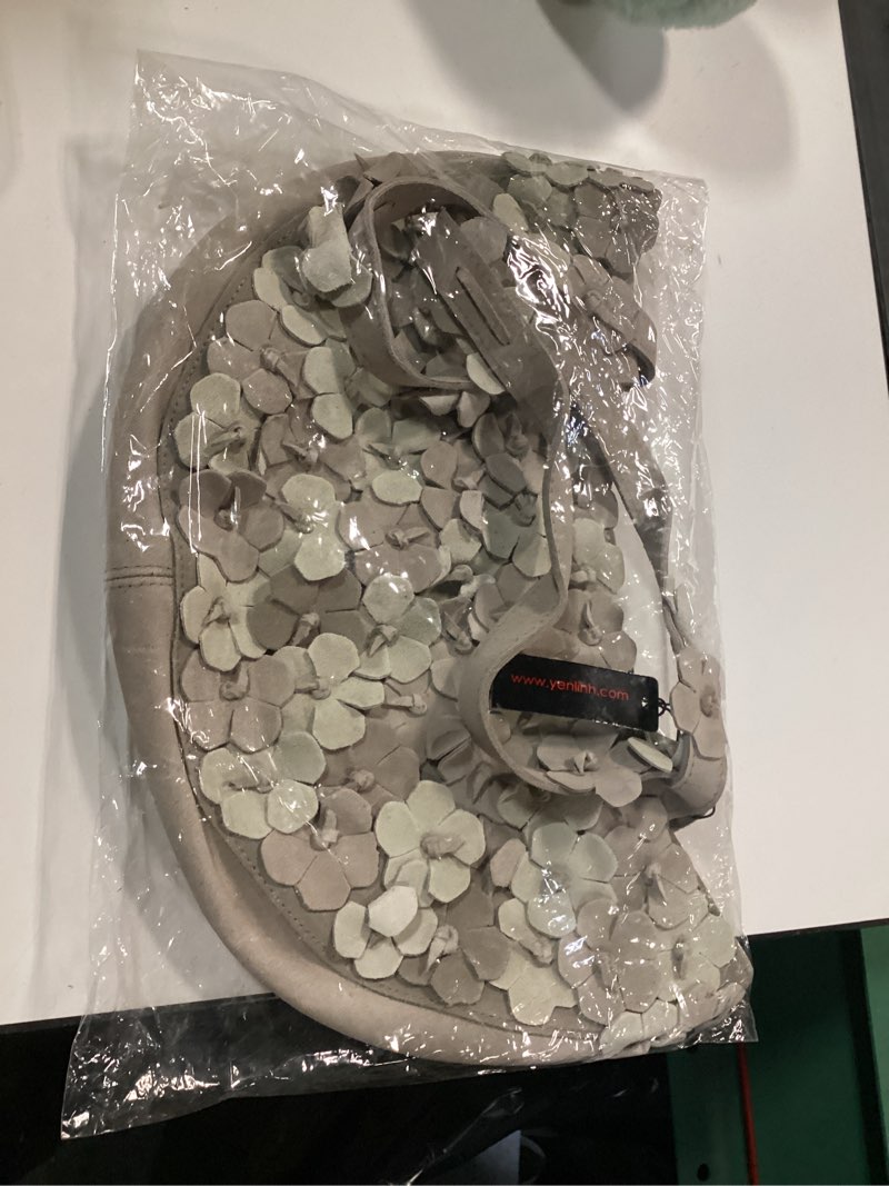 Condition photo showing Good Condition for yen linh women’s bag 