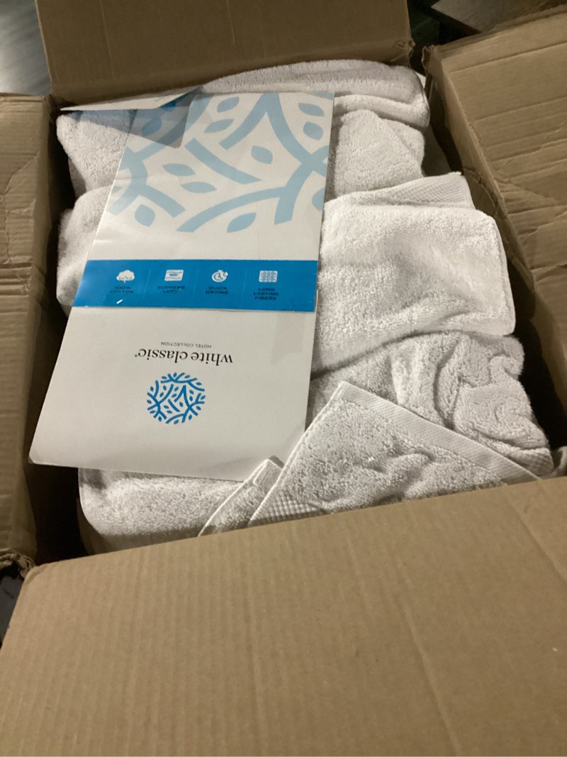 Condition photo showing Good Condition for White Classic Luxury Bath Towels Set of 4 Large - 700 GSM Turkish Cotton Ultra Soft Bath Towels 27x54 | Highly Absorbent and Quick Dry | Hotel Towels for Bathroom Luxury, Plush Shower Towels, White 01: White