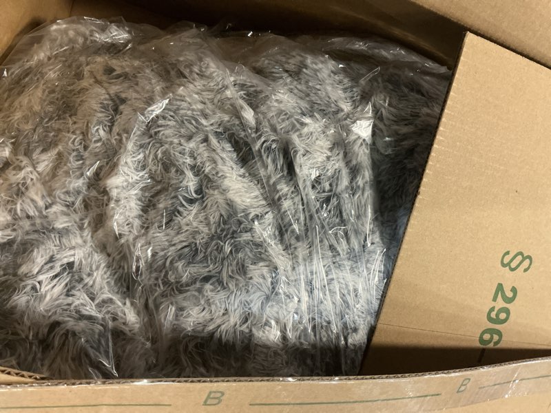 Condition photo showing Good Condition for EHEYCIGA Fluffy Dog Crate Bed for Extra Large Dogs, Plush Faux Fur Pad, Calming Anti Anxiety XL Bed for Crate, Washable Soft Warm Dog Mat with Non-Slip Bottom, Grey 41.3 x 27.5 Grey